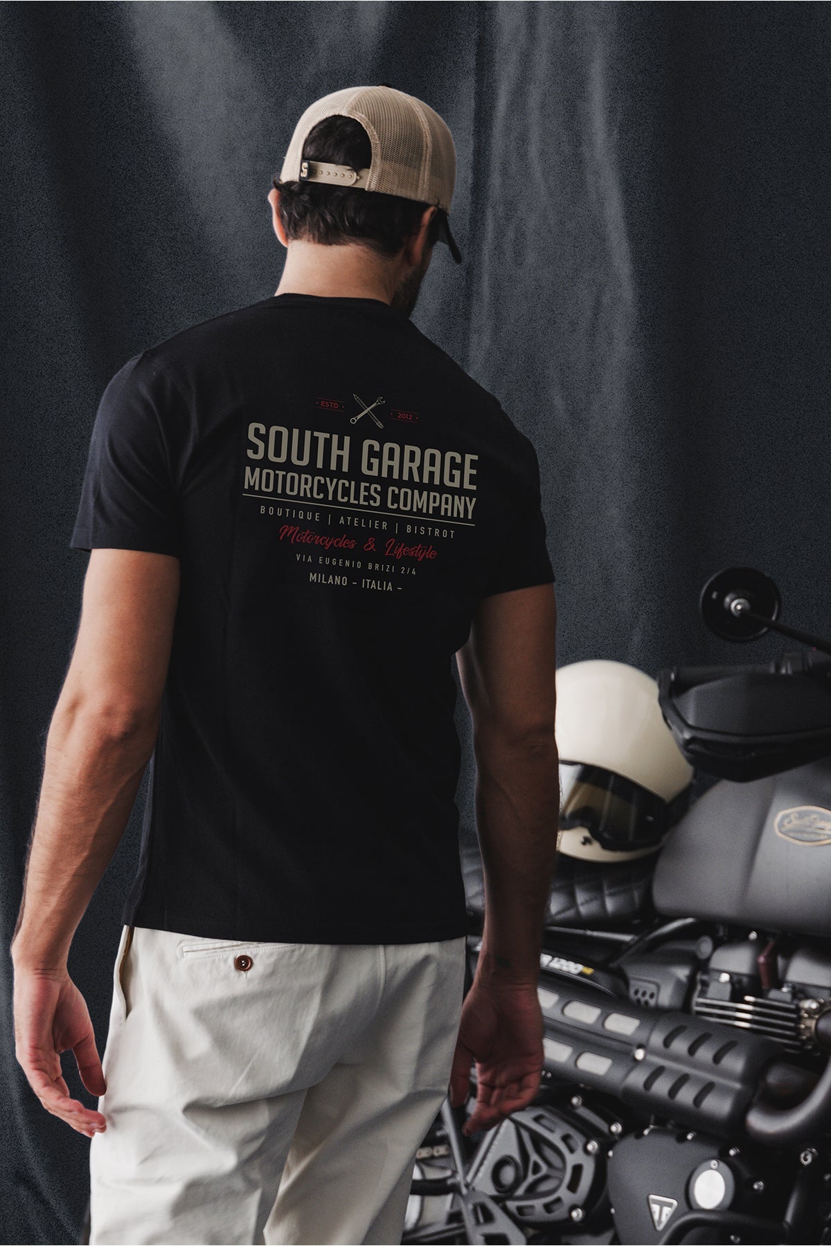 INSTITUTIONAL T-SHIRT 01 - BLACK